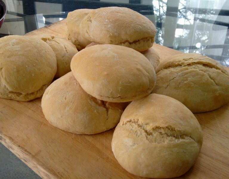 Panecillos o molletes para el desayuno